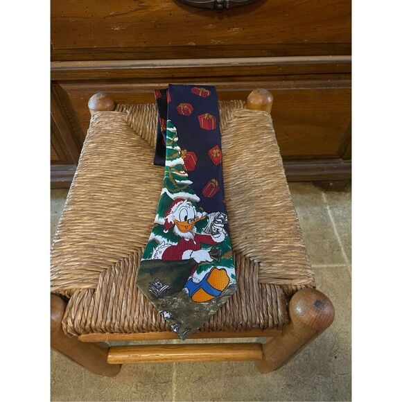 Vintage Disney Mickey Unlimited Donald Duck Christmas holiday necktie - Picture 1 of 7